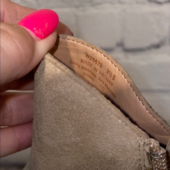 Cole Haan Beige Suede Ankle Boots NWT Sz 9.5 - Picture 3 of 10